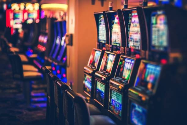 Bonanza Gold slot game on 1121ot mobile app showing five-reel layout and spin button